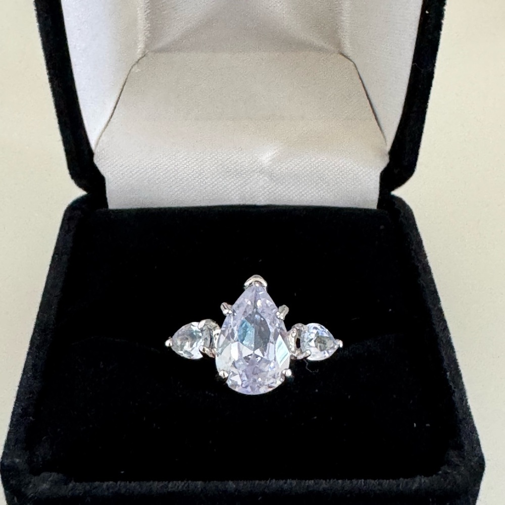 Elegant Pear Cut Clear Crystal Ring – Silver Tone Costume Jewelry Size 7